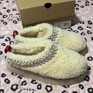 UGG Women’s Cream Slippers